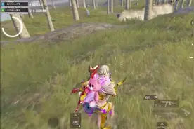 你挺会吃 俩手抓馒头还不忘喝水！#和平精英#游戏日常#搞笑攻略