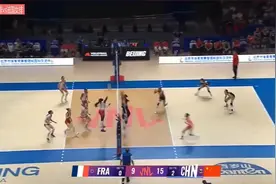 世界女排联赛！中国女排3比0暴揍法国，决胜时刻，奇兵打疯了