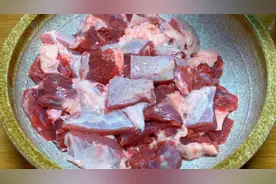 炖牛肉，切记不要焯水和直接炖，大厨教你一招，软烂又入味，美味视频封面
