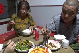 儿媳妇怀孕后，婆婆各种关心生怕营养跟不上，公公一旁抱怨啥？视频封面