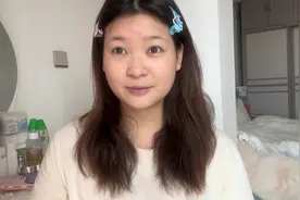 三妹自考了大专，收到学校通知去拍毕业照，收拾一下重返上学时代视频封面