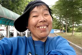 村支部书记招聘妇女主任，谁去穷鬼，还不如跟大老板后面混|