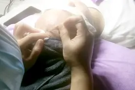 美女小姐姐正在享受美容院的各种服务，越来越美不再是秘密视频封面