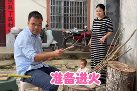 新房准备进火了，阿金对仪式有讲究，事情太多小翠也上场了视频封面