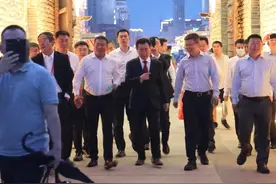 王健林想跑没跑成？视频封面