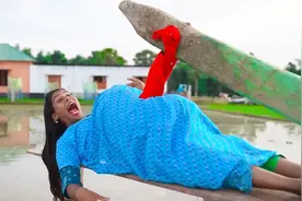 女子吃饭吃的肚子巨大，没想到消化食的方法这么奇葩，怎么回事呢