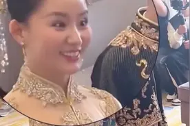 新郎父母是聋哑人，婚礼改口环节，新娘用眼睛“叫”了一次视频封面