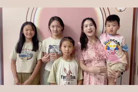 爸妈带着4个孩子去水上乐园，宝妈肚子大了只能去室内，真幸福视频封面