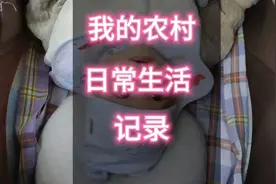 我们小时候住的是泥土房 冬暖夏凉 唯一的不好就是下雨就会漏水😂