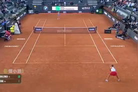 郑钦文以6-4/6-3战胜头号种子萨巴伦卡，在与其七次交手中取首胜视频封面