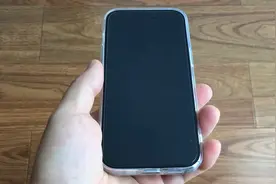 苹果15手机充电时用数据线和适配器的技巧，让电池用的更长久视频封面