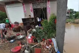 《华容洞庭湖决堤后的新起点：退田还湖与补偿之路》视频封面