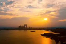 真正的成熟不是追求完美，而是直面自己的缺憾，这才是生活本质。视频封面