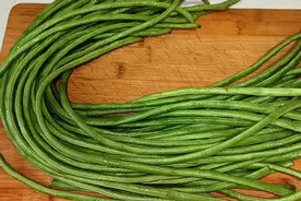 豇豆这样做，酱香浓郁，不加肉吃出肉味，有嚼劲，多吃二碗饭