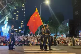 解放军仪仗队越南参加阅兵活动彩排，气势对其他国家简直就是碾压视频封面