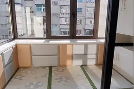 老婆坚持“阳台封一半，留一半”，完工后绝美，让邻居羡慕晕了！视频封面