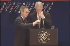 1998美国总统克林顿访华 北京大学学生提出尖锐问题: 中美交流视频封面