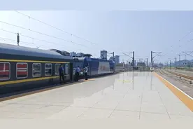 K985次到达重庆西美女解挂下班，狒狒接棒继续牵引K985去贵阳