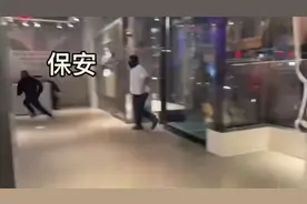 洛杉矶阿迪达斯专卖店零元购