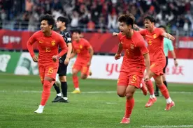 奇迹时刻！慢镜还原U22国足第87分钟绝杀韩国，全场球迷疯狂庆祝视频封面