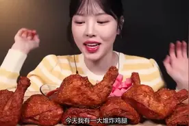 我小时候特别想吃鸡腿，买不起。炸大鸡腿，香脆的表皮！！！视频封面