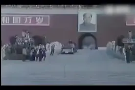 眼神犀利，充满杀气。
三段劈枪，振惊世界。视频封面