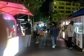 大学门前的小吃！每天生意火爆，现在学生还没有下课！视频封面