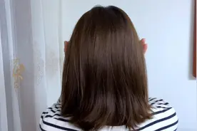 初冬剪了短发不后悔，这样扎丸子头，显高显瘦又百搭，不挑衣服