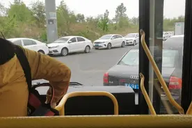 哈尔滨131路 海宁皮革城停车场   天邑澜湾公交首末站视频封面