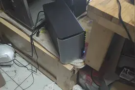 给群晖DS220+NAS服务器再加块4T的硬盘！视频封面