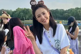 佟丽娅陈思诚儿子近照曝光，7岁朵朵与爸爸一模一样