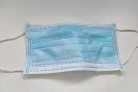 夏天蚊子多别着急？老奶奶教我一招，用口罩制作驱蚊神器