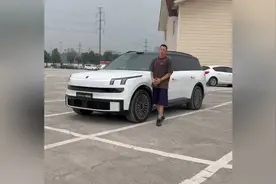 陈震开着领克900，开到兴起，玩起漂移。对车评价很高视频封面