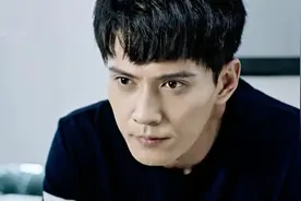 外卖小哥给女孩送了半年的餐食，可邻居却说房间根本没人居住视频封面