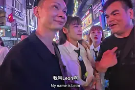 越南妹妹约我吃饭，我把胳膊搂在她的肩膀上，感觉很温馨，她脸红