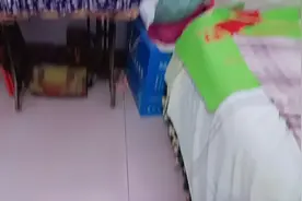 踩胶水视频封面