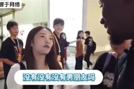 妹子看到黑人小伙主动加微信，一直夸赞对方帅，祝他们幸福吧！视频封面