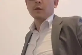 肌肉男MPREG撑大肚子撑出啤酒肚！穿着正装去吃自助餐，肚子圆滚视频封面
