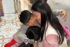 外出7天晨晨终于回来了，八妹九九迎接妈妈，外婆舅舅做坚实后盾视频封面