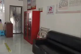 无意中拍到社区脱岗，社区改进工作，期待改进为社区办多办实事！