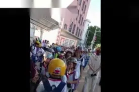 教育局发布新规：文件要求骑摩托车戴头盔，乘车、步行无需佩戴视频封面