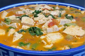 厨师长教你西红柿炖豆腐家常做法，步骤详细，鲜香入味下酒又下饭