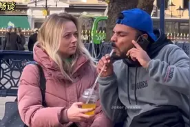 老外街头恶搞整蛊笑死我了。||#恶搞整蛊[话题]#视频封面