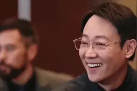 穆见晖参加拍卖会找到靠山，齐大仓极速破案。#辛柏青 #护宝寻踪视频封面