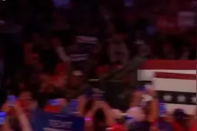 马斯克戴黑暗MAGA帽子在特朗普的纽约集会上发表重磅演讲！视频封面