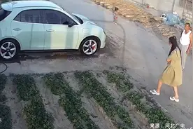 女子踩井盖不慎掉入“粪池”，当事人：看到有屎的那刻当场就哭了视频封面