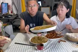 盘点奇葩婆婆的无语行为，吃包子得数着，每天对儿媳妇像防贼