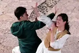 被盼盼董董热舞整破防！彪哥脸红出圈，祝与辉同行云南行出彩视频封面