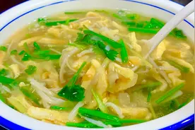 三伏天要多喝冬瓜三鲜汤，汤鲜味美，汤甜入味，好喝一点都不油腻