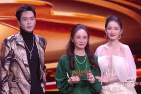 李沁张若昀同框，李沁实力避嫌，乐坏台下唐艺昕视频封面